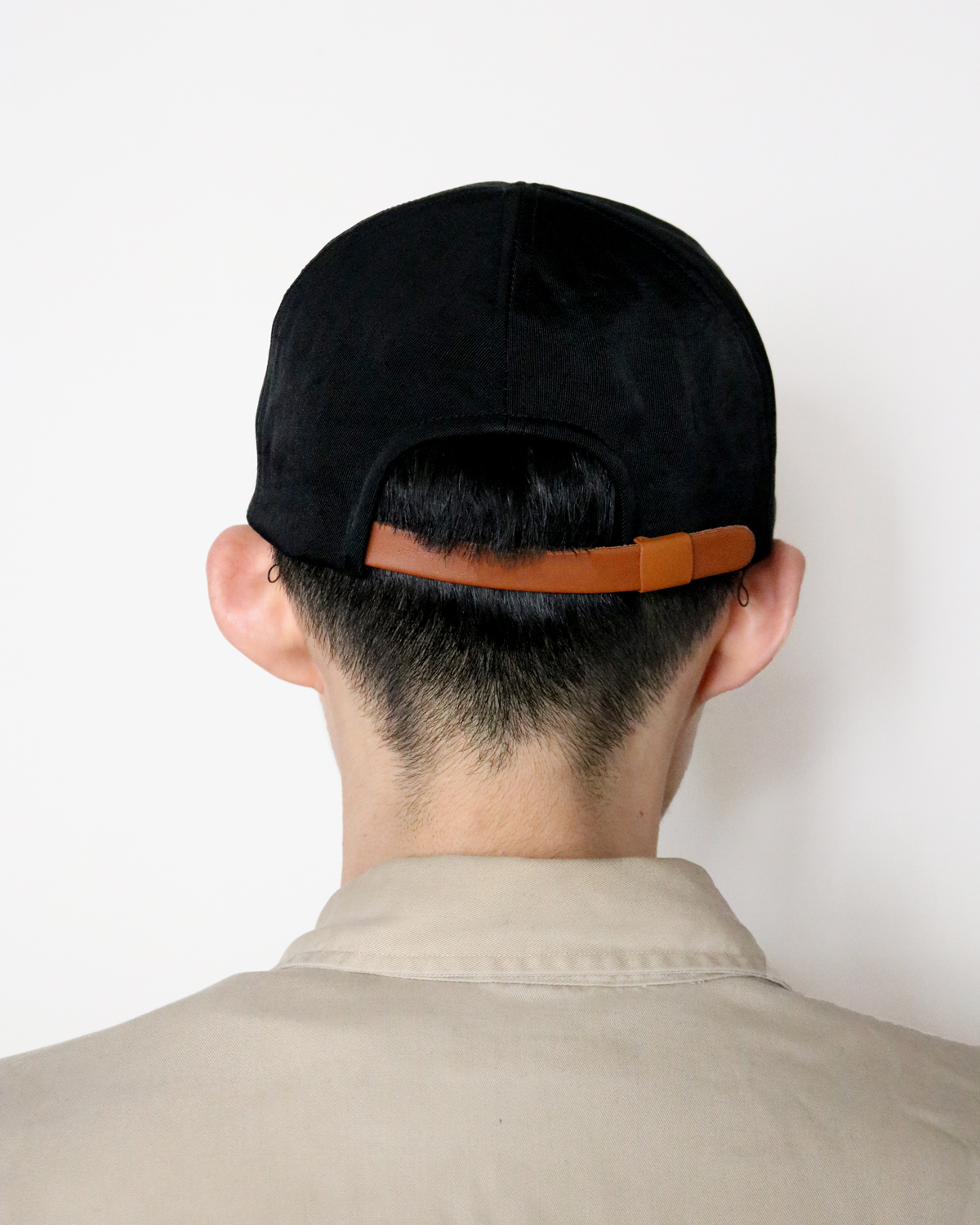 SHORT BRIM CAP - BLACK｜COMESANDGOES