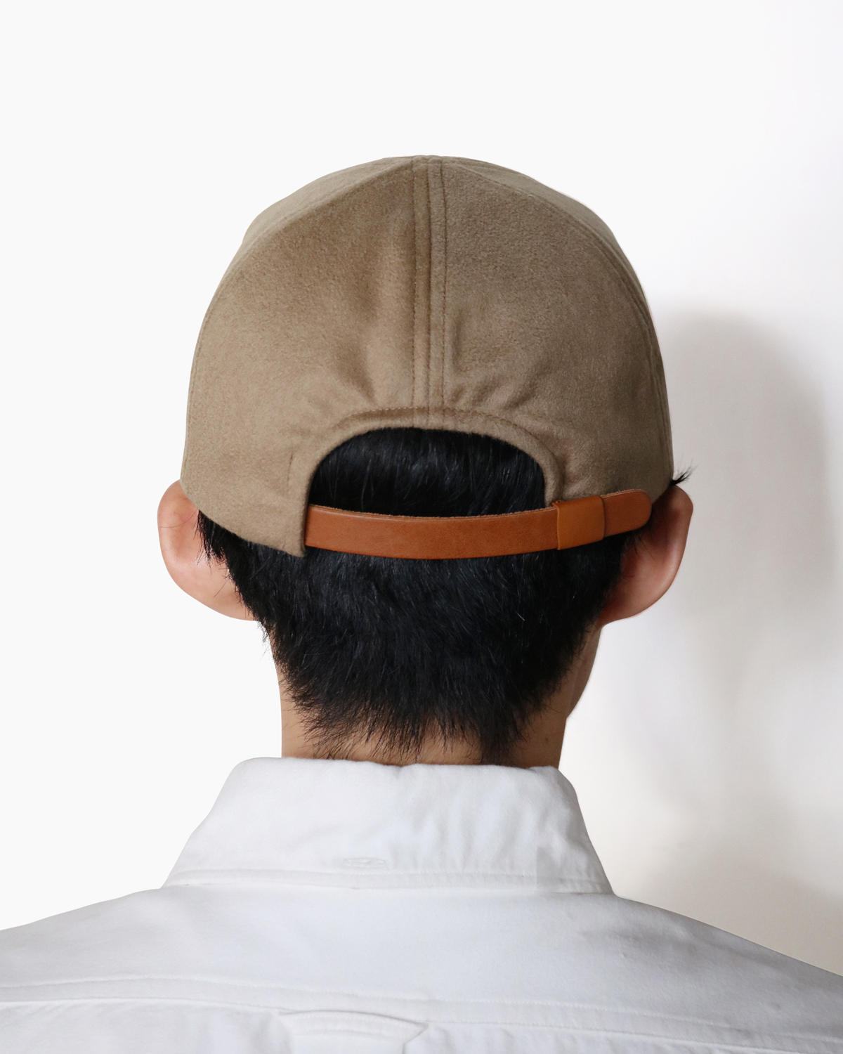 CASHMERE 100 LITTLE BRIM CAP - Camel｜COMESANDGOES