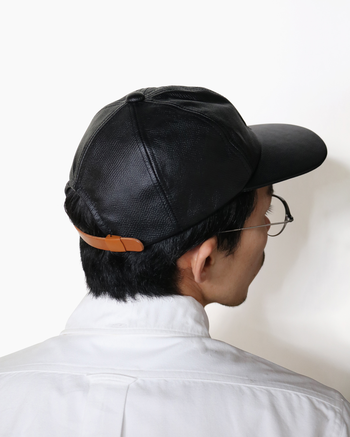 COW LEATHER CAP - Black｜COMESANDGOES