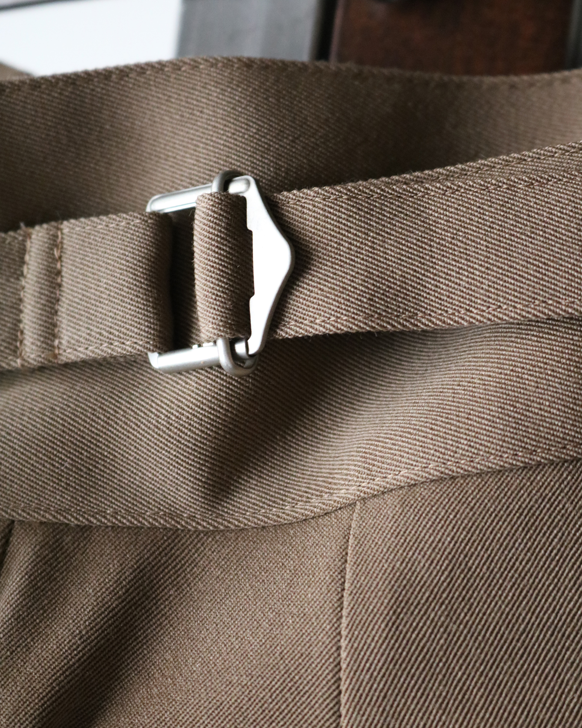 Wool High Density Gabardine｜BELTLESS - Camel｜NEAT