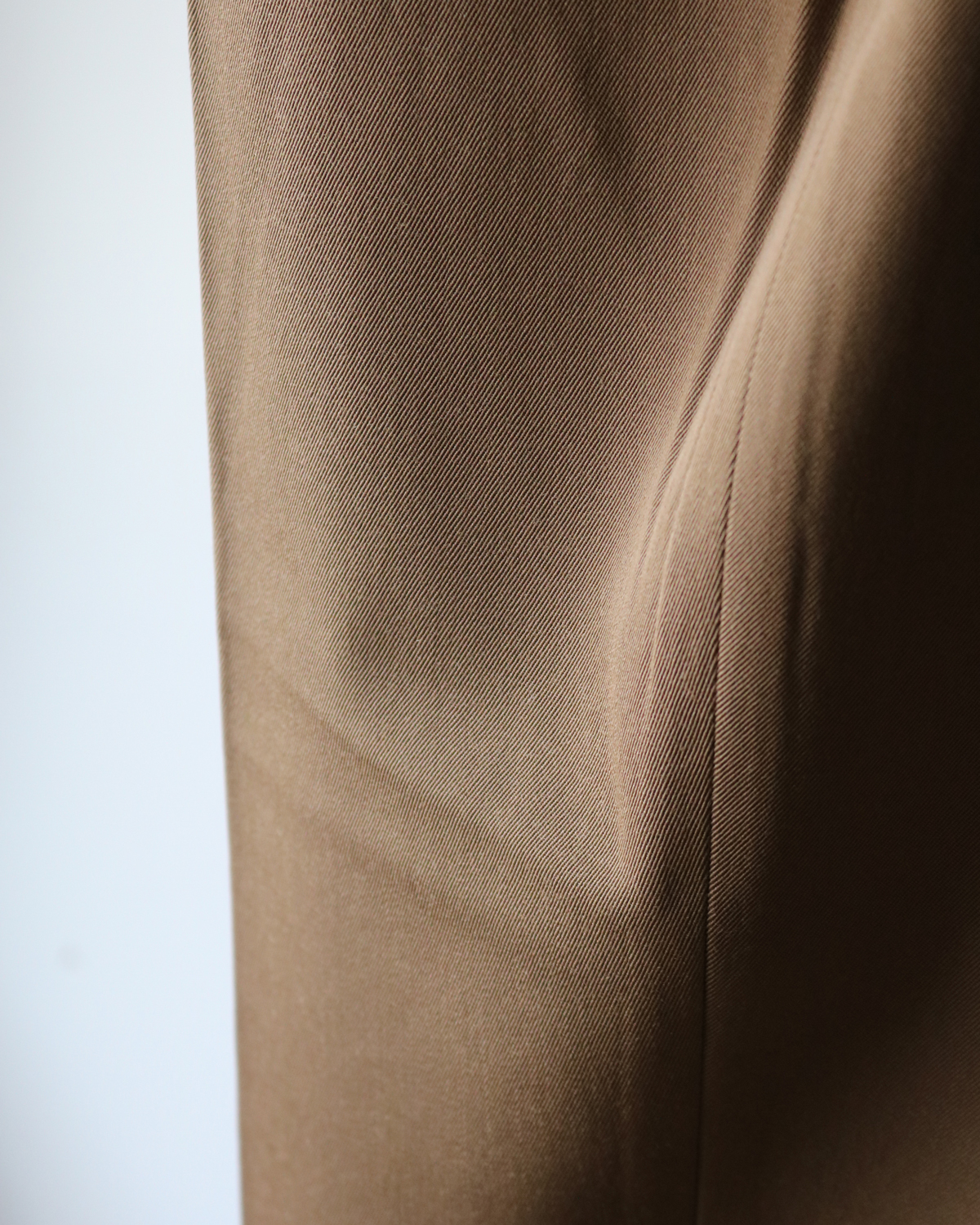 Wool High Density Gabardine｜BELTLESS - Camel｜NEAT