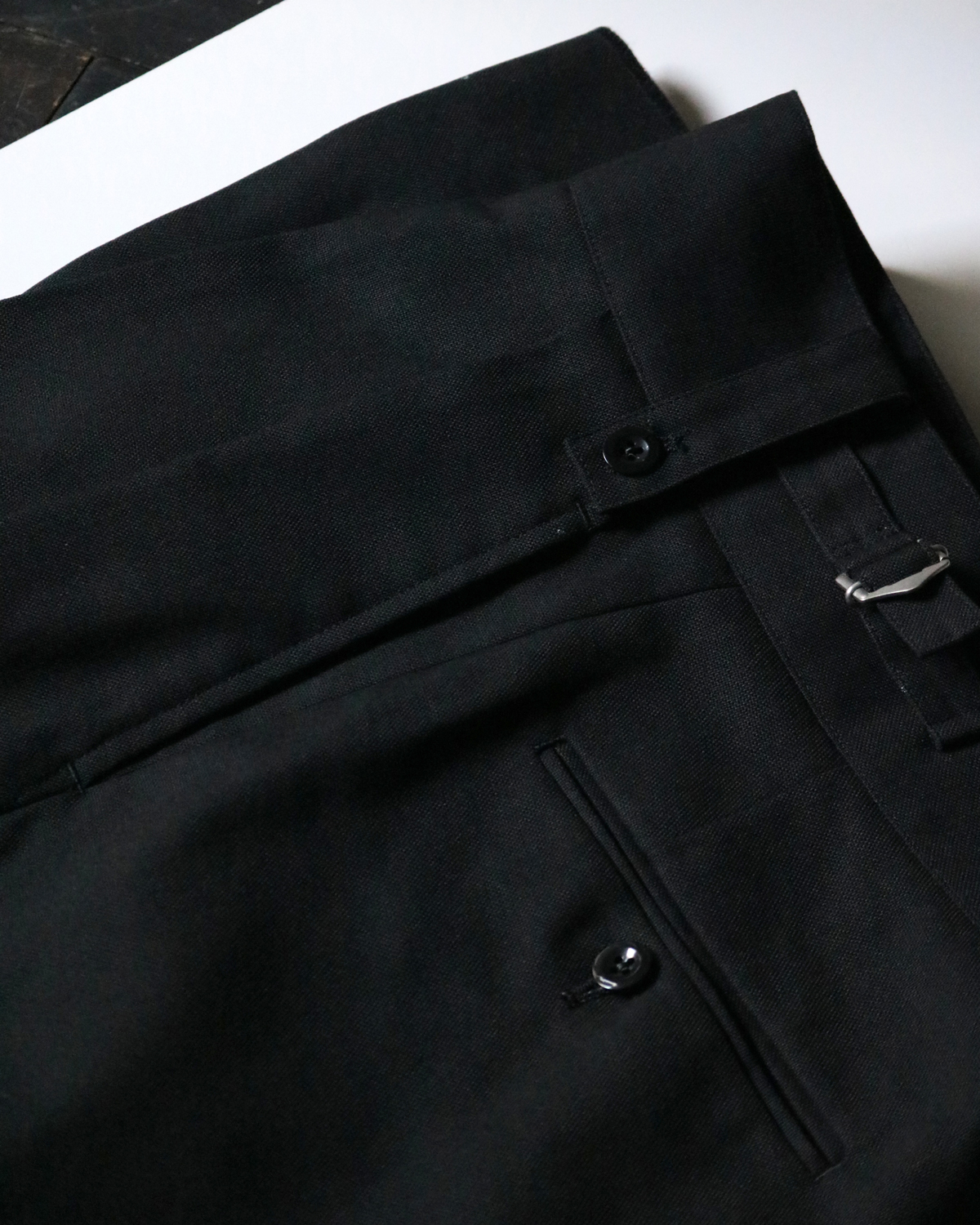 NEAT｜HOPSACK｜BELTLESS - Black｜PRODUCT｜Continuer Inc.｜メガネ 