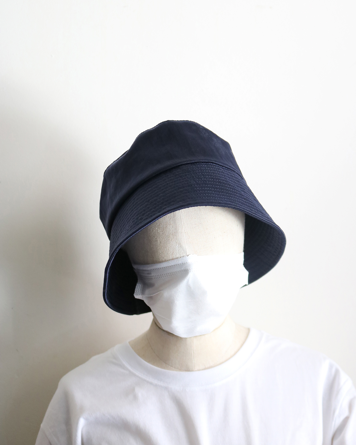 WATER PROOF NYLON BUCKET HAT - Navy｜COMESANDGOES