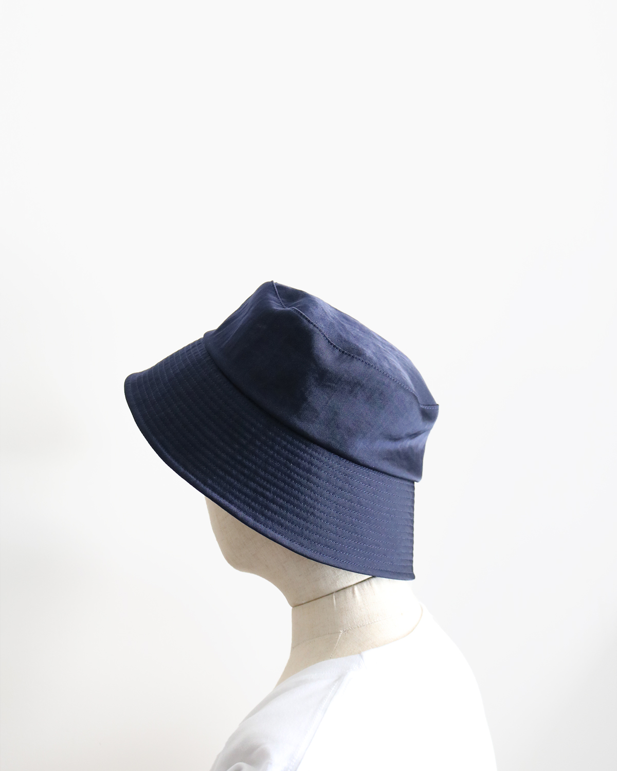 WATER PROOF NYLON BUCKET HAT - Navy｜COMESANDGOES