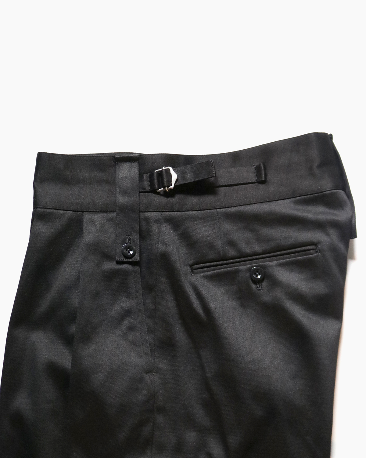 NEAT｜TURPAN SATIN｜BELTLESS - Black｜PRODUCT｜Continuer Inc