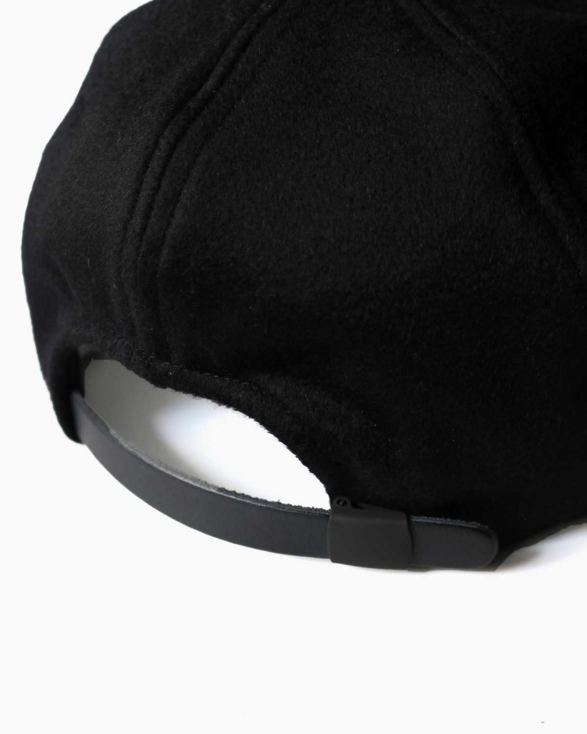 CASHMERE 100 SHORT BRIM CAP - Black｜COMESANDGOES