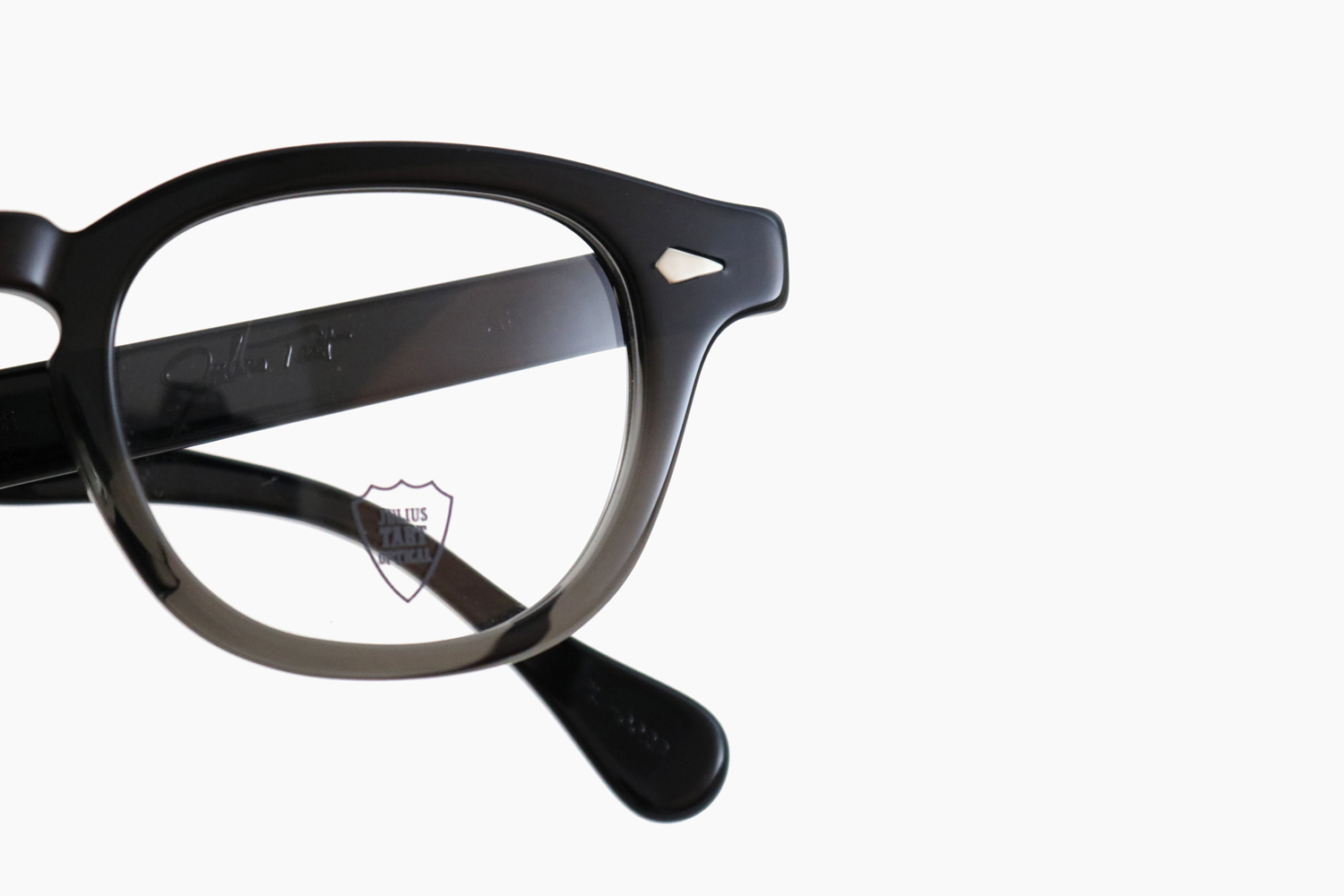 JULIUS TART OPTICAL｜AR 46 - Dark Black Fade｜PRODUCT｜Continuer