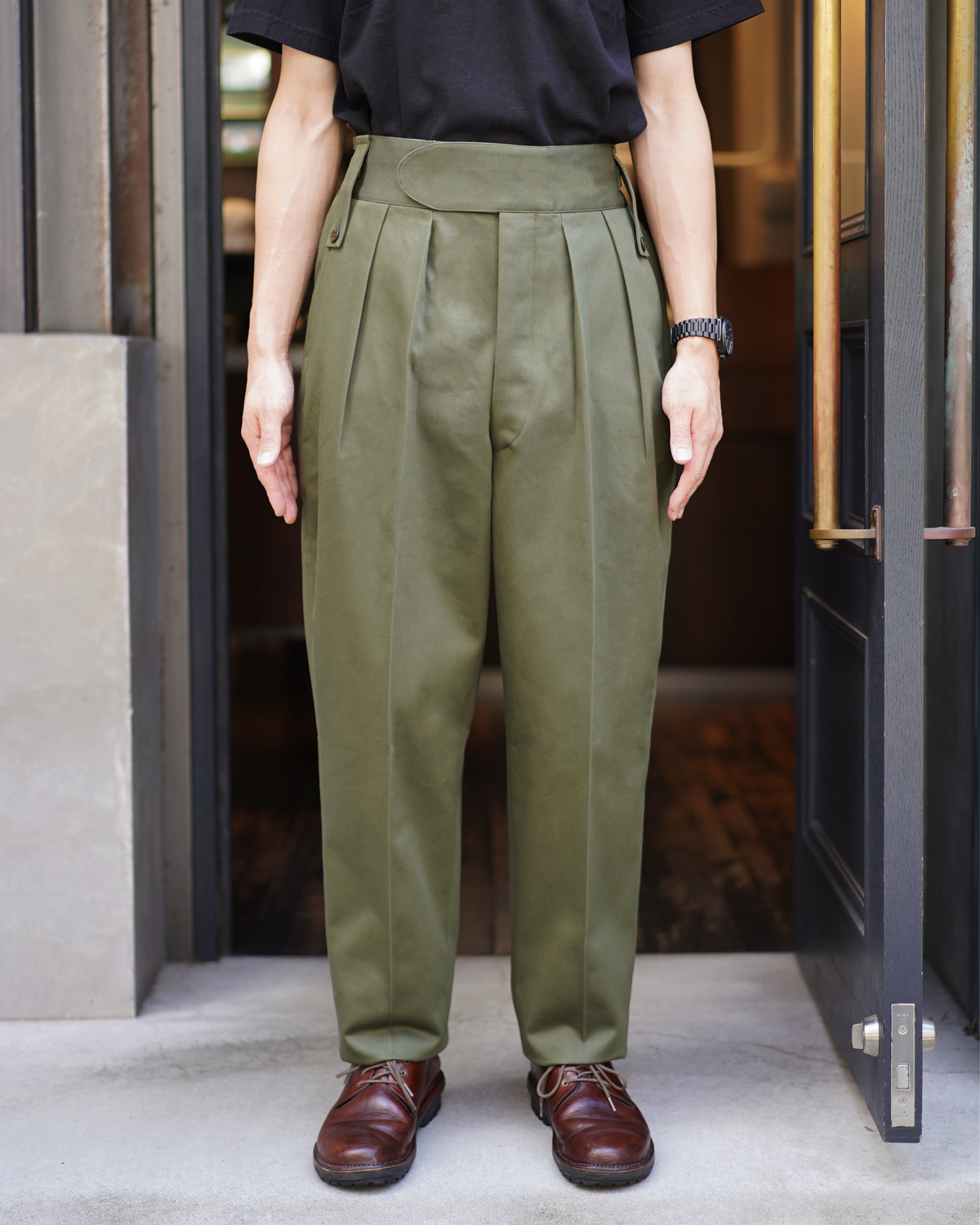 NEAT｜COTTON SATIN │BELTLESS   OLIVE｜PRODUCT｜Continuer Inc