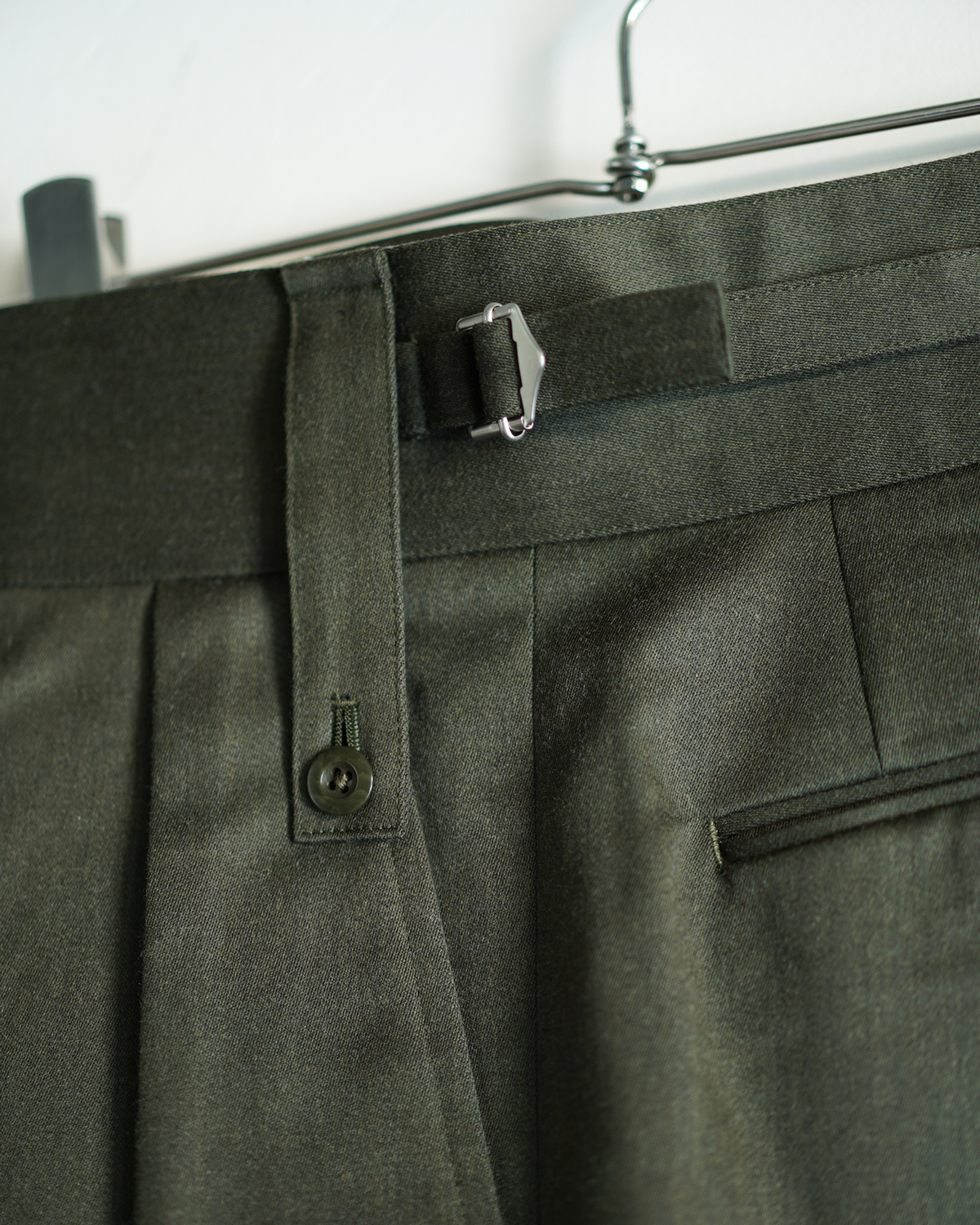 MOON SPORTING HERITAGE GABARDINE TWILL｜BELTLESS - Olive｜NEAT