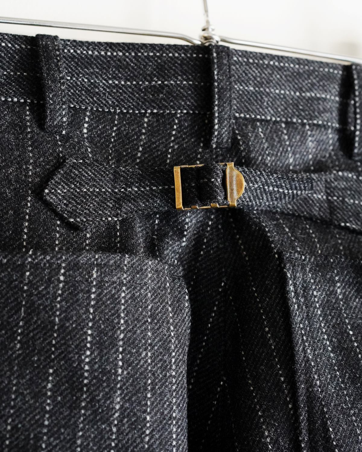 LOVAT TWEED CHALK STRIPE ｜PAINTER - CHARCOAL｜NEAT