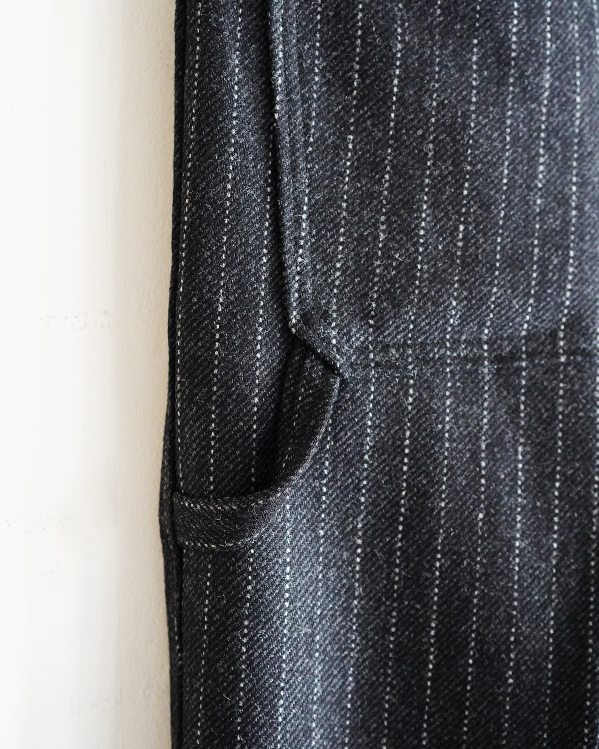 LOVAT TWEED CHALK STRIPE ｜PAINTER - CHARCOAL｜NEAT