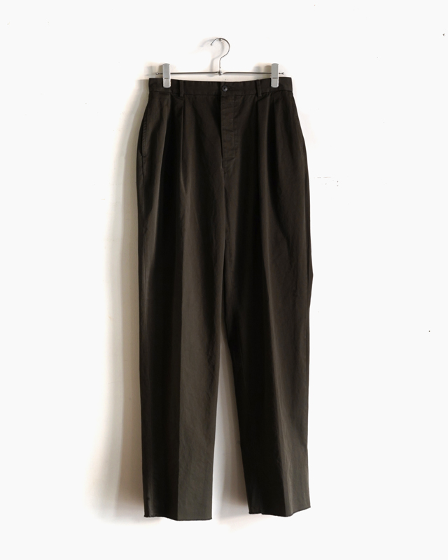 NEAT｜NEAT Chino - Dark Olive｜PRODUCT｜Continuer Inc 