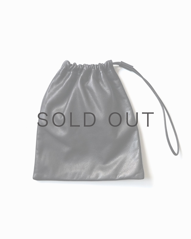 COW LEATHER DRAWSTRING BAG ＜SMALL＞ – Black｜COMESANDGOES