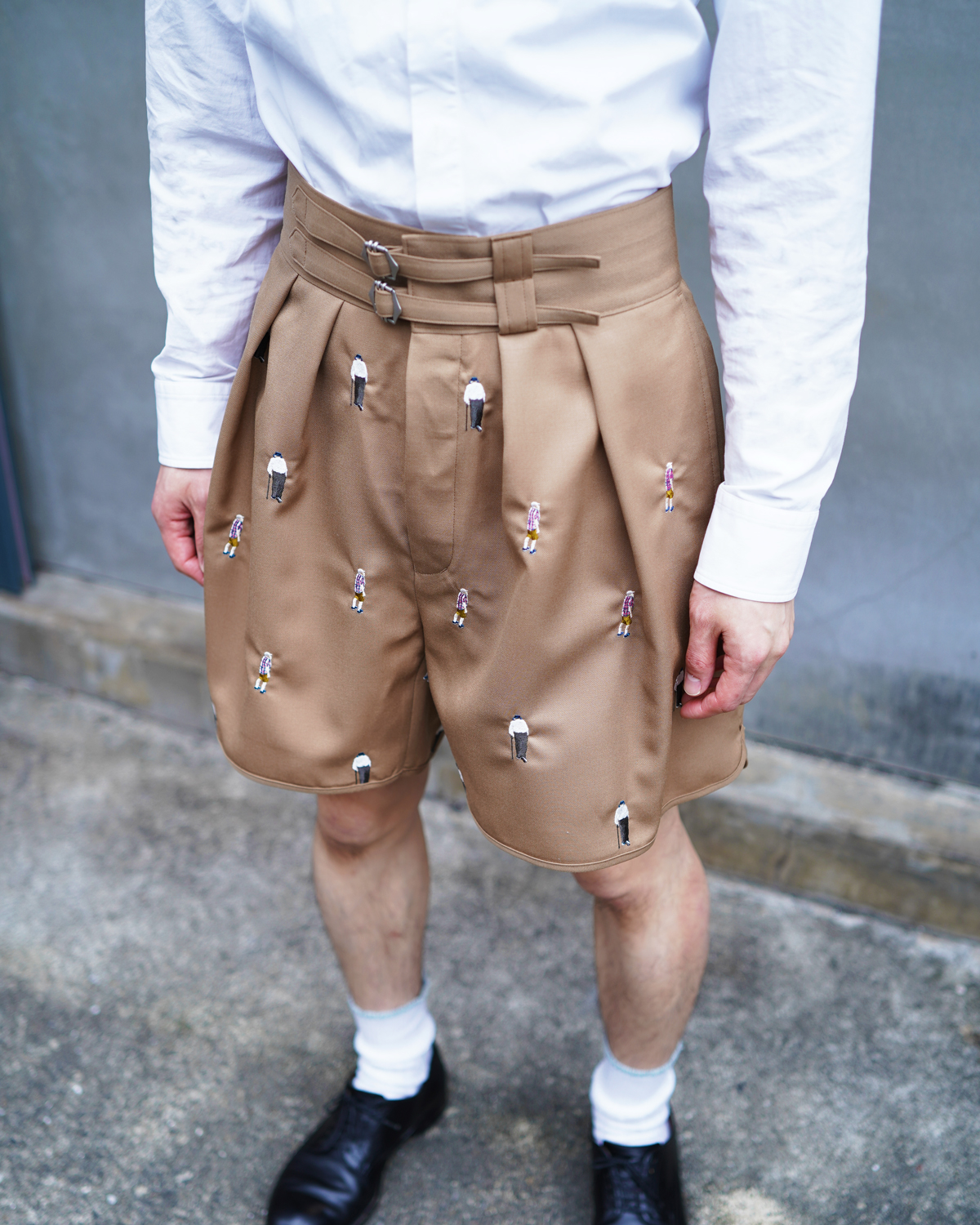 WOOL GABARDINE EMBROIDERY｜GURKHA SHORTS - Camel｜NEAT