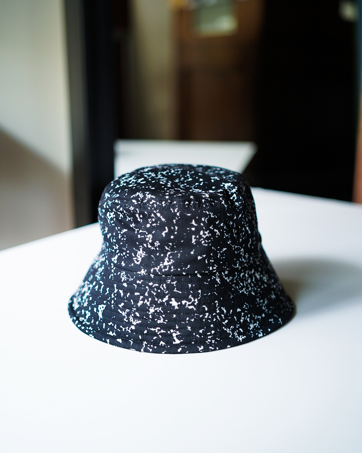 BLACKWHITE HAT - Black / White｜COMESANDGOES