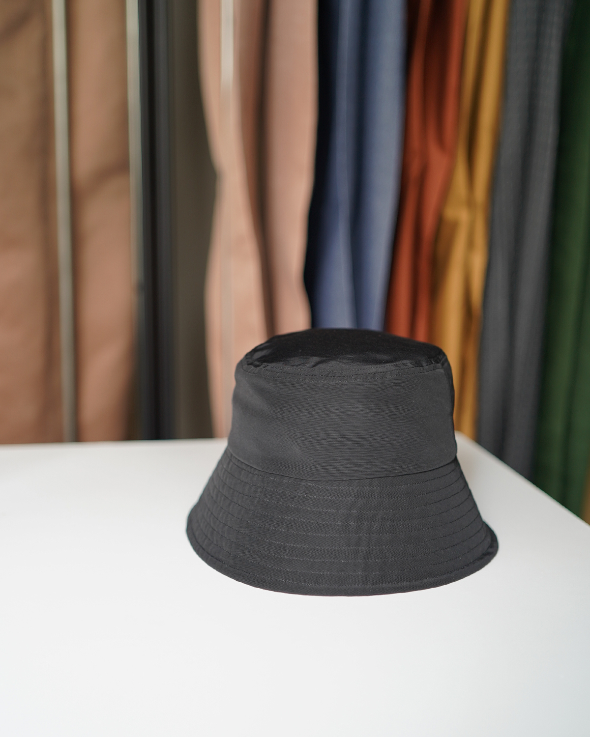 WATER PROOF DOWN BRIM HAT - Black｜COMESANDGOES