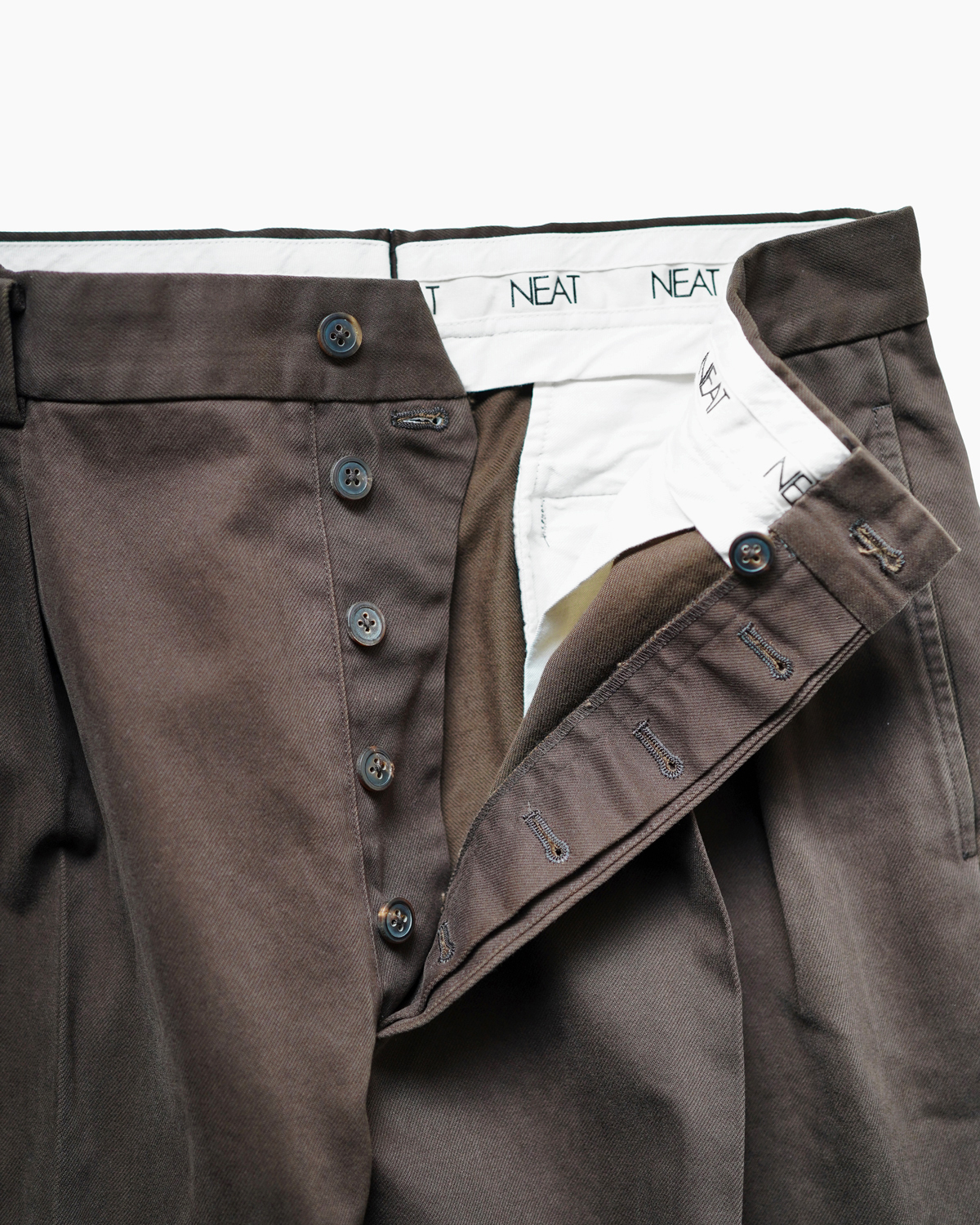 DRILL TWILL｜NEAT Chino - Brown｜NEAT