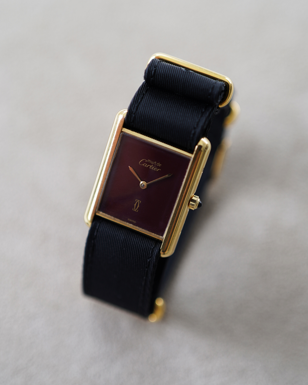 Cartier｜must de Cartier TANK LM｜Burgundy - 90's + CES NATO LIMONTA BAND 18mm BLK/GD｜Cartier (Vintage Watch)