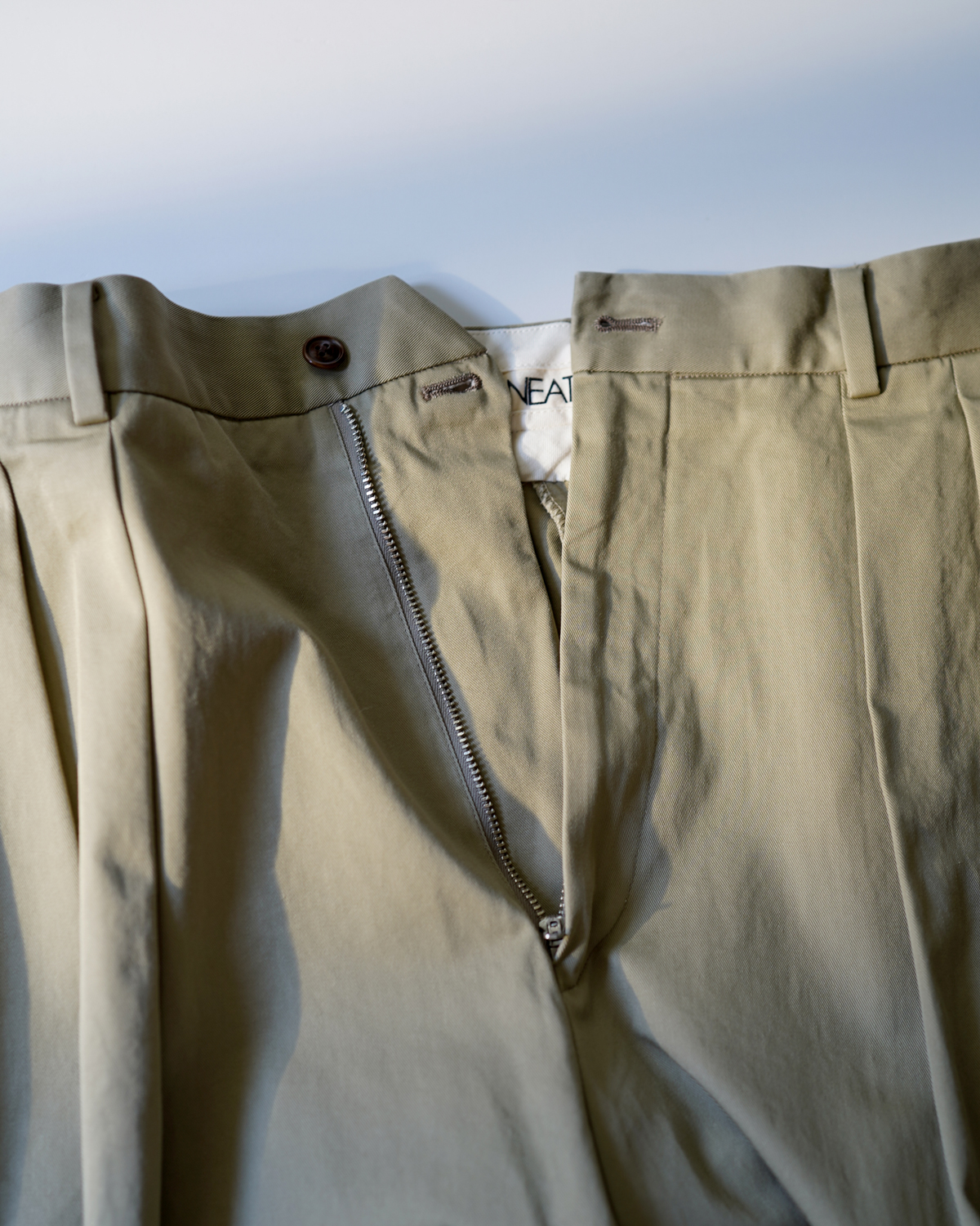 NEAT Chino - Beige｜NEAT