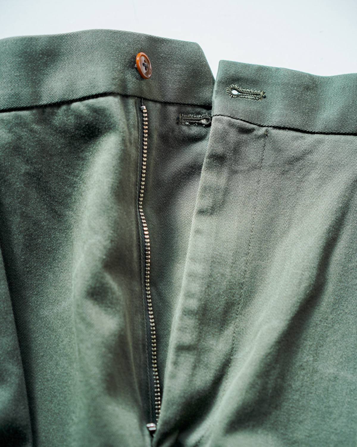 NEAT Chino - Fade Olive｜NEAT
