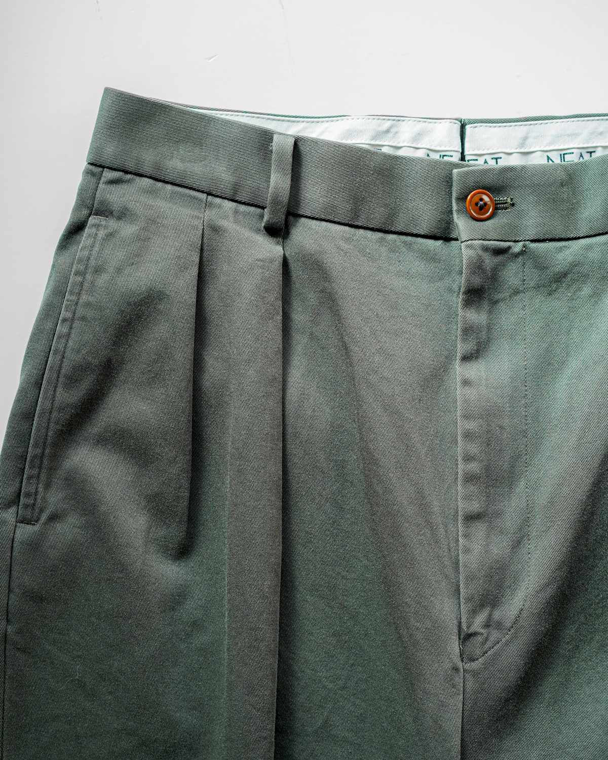 NEAT Chino - Fade Olive｜NEAT