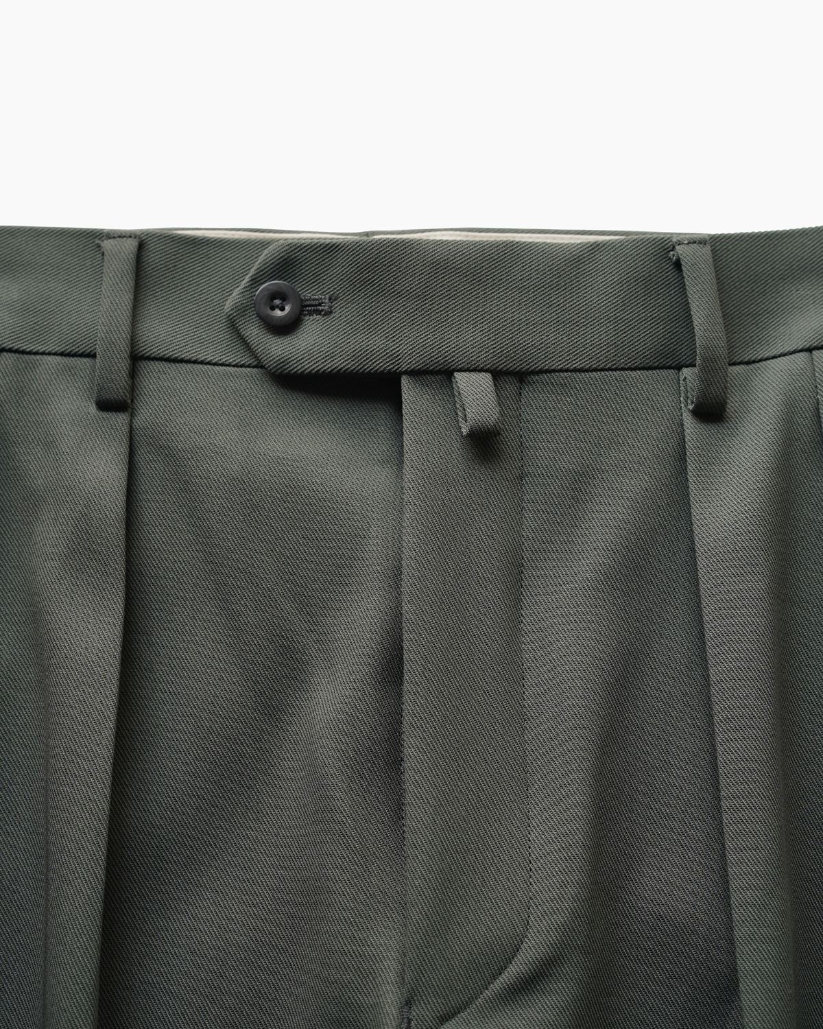 High Twisted Cotton Twill｜Slim Fit - Olive｜NEAT